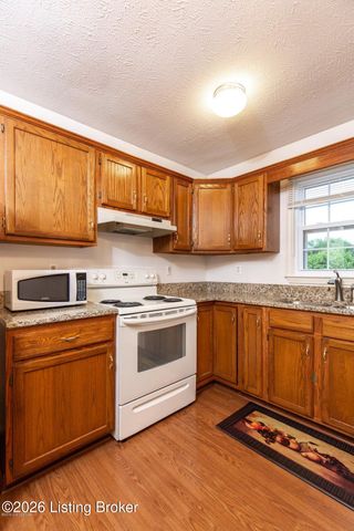10206 Brownhurst Ct, Louisville, KY 40241