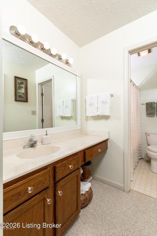 10206 Brownhurst Ct, Louisville, KY 40241