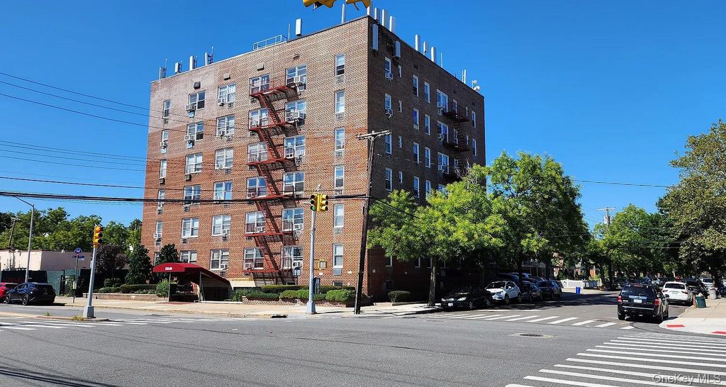 222-89 Braddock Ave 6-D, Bellerose, NY 11426