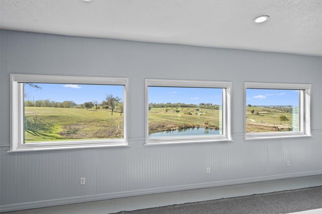 1102 Beech ST, Taylor, TX 76574