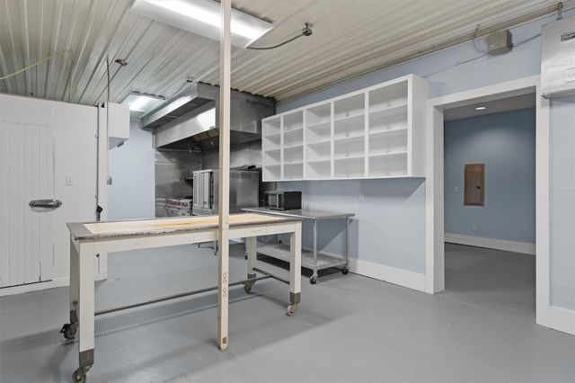 1102 Beech ST, Taylor, TX 76574