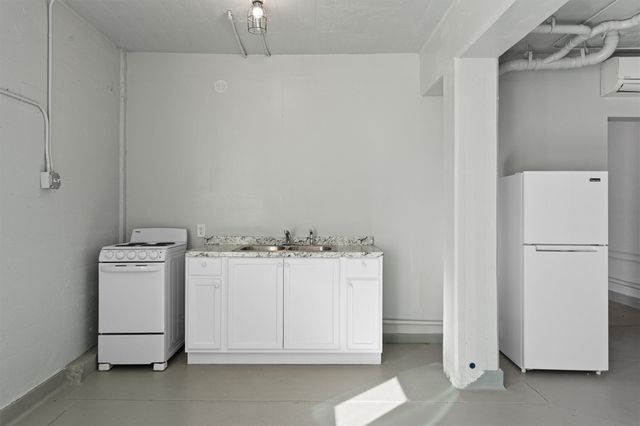 1102 Beech ST, Taylor, TX 76574