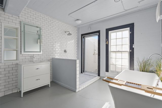 1102 Beech ST, Taylor, TX 76574