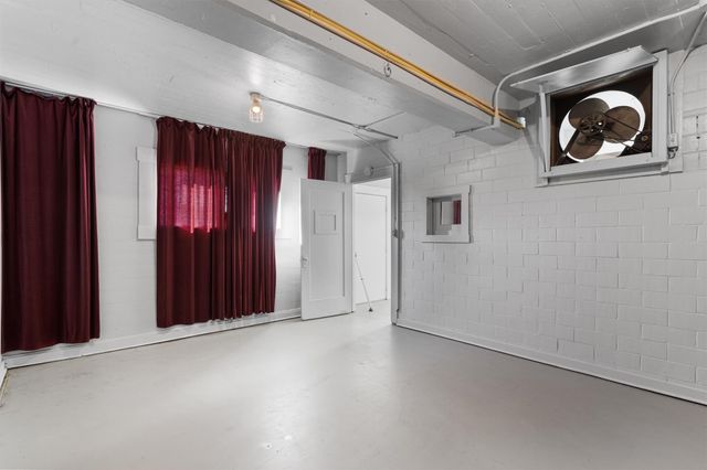 1102 Beech ST, Taylor, TX 76574