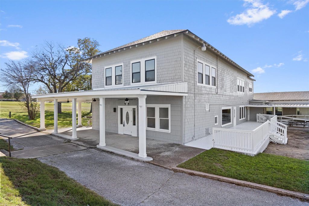 1102 Beech ST, Taylor, TX 76574