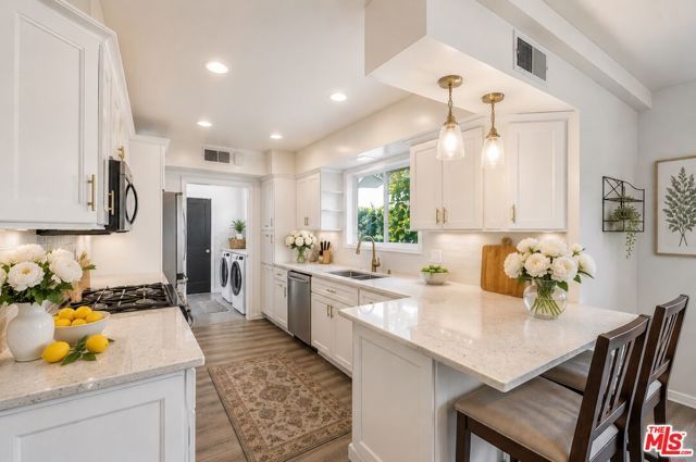 6626 Burnet Avenue, Van Nuys (los Angeles), CA 91405