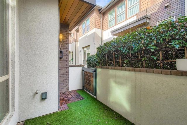 2624 Aperture Cir, San Diego, CA 92108