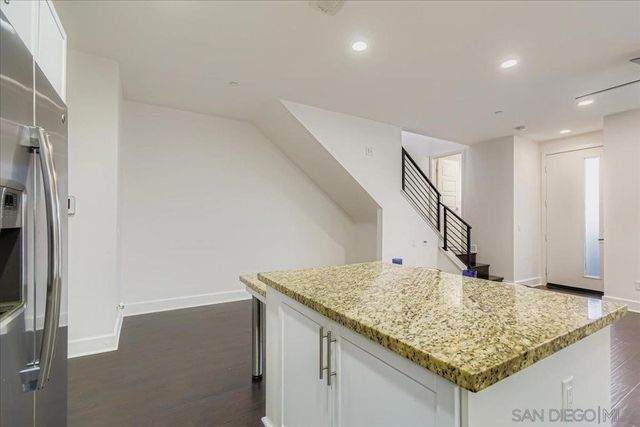 2624 Aperture Cir, San Diego, CA 92108