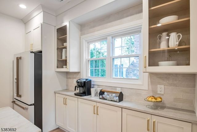 463 Berkshire Rd, Ridgewood Village, NJ 07450