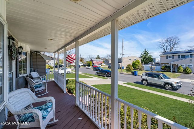 11 Glen Avenue, Old Bridge, NJ 08857