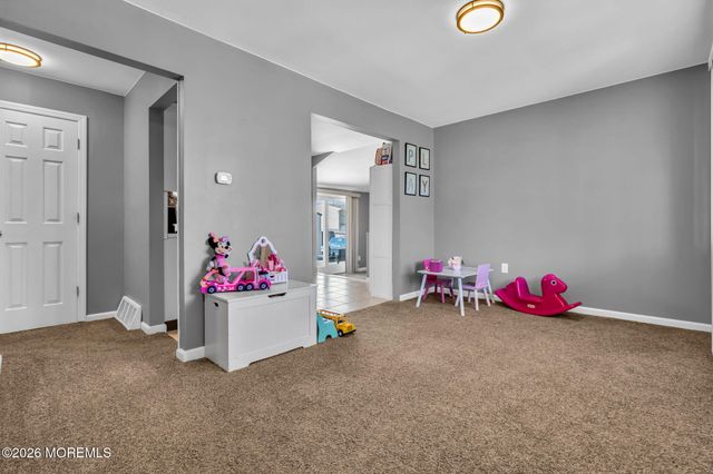 11 Glen Avenue, Old Bridge, NJ 08857