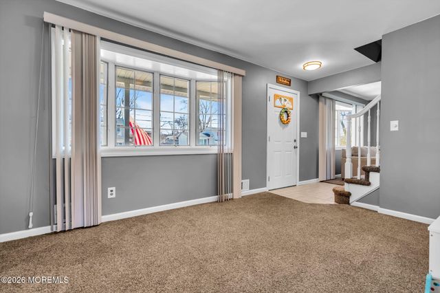 11 Glen Avenue, Old Bridge, NJ 08857