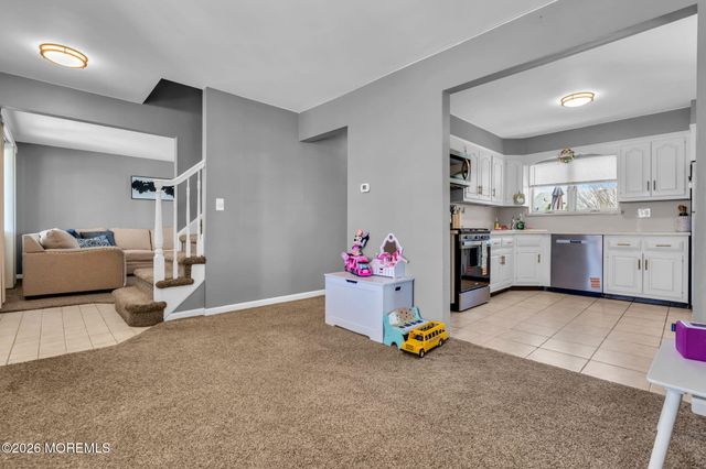 11 Glen Avenue, Old Bridge, NJ 08857