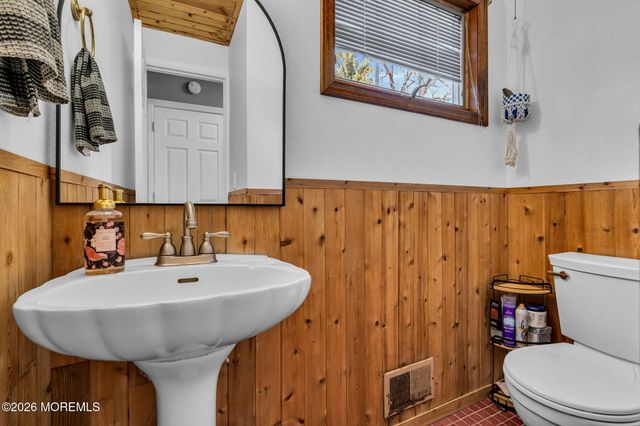 11 Glen Avenue, Old Bridge, NJ 08857