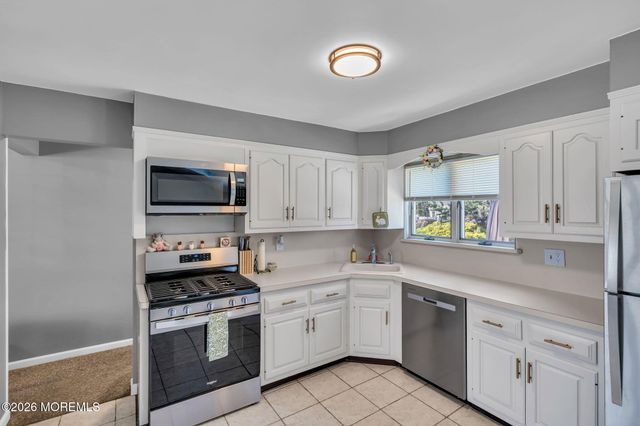 11 Glen Avenue, Old Bridge, NJ 08857