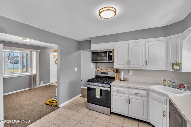 11 Glen Avenue, Old Bridge, NJ 08857