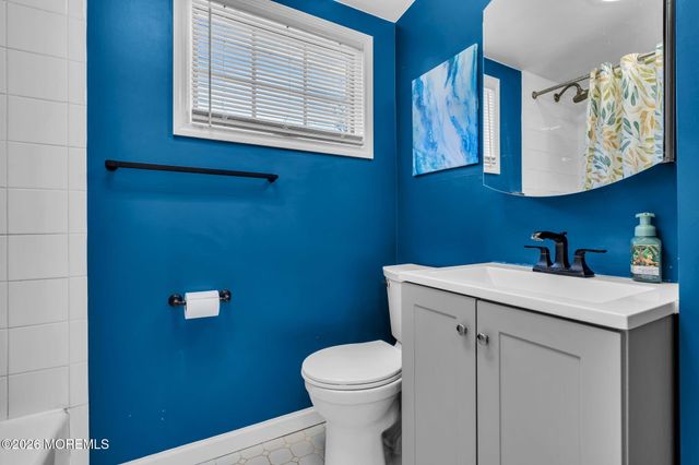 11 Glen Avenue, Old Bridge, NJ 08857