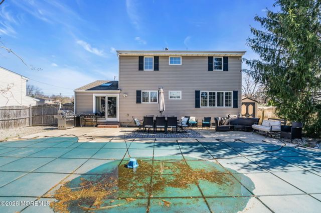 11 Glen Avenue, Old Bridge, NJ 08857