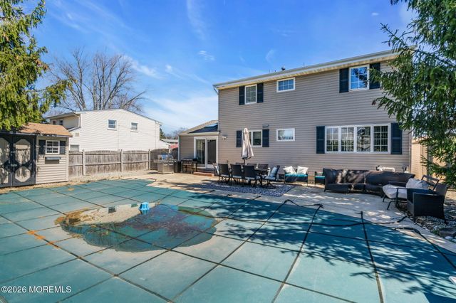 11 Glen Avenue, Old Bridge, NJ 08857