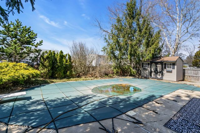 11 Glen Avenue, Old Bridge, NJ 08857