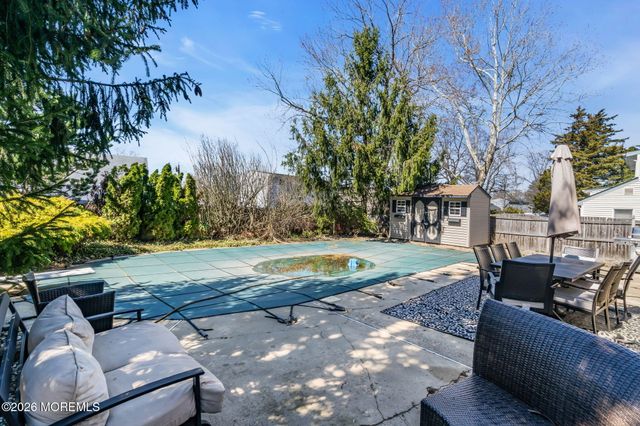 11 Glen Avenue, Old Bridge, NJ 08857