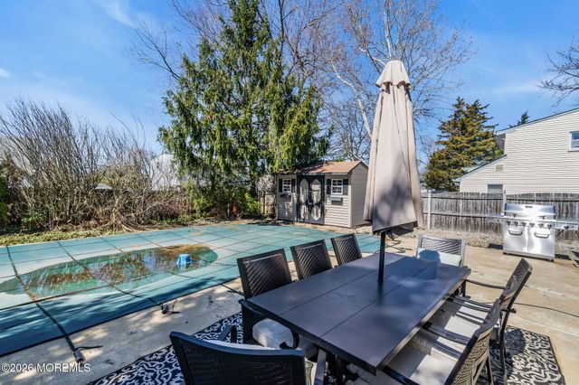 11 Glen Avenue, Old Bridge, NJ 08857