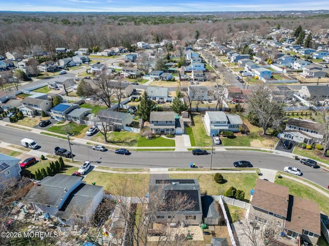 11 Glen Avenue, Old Bridge, NJ 08857