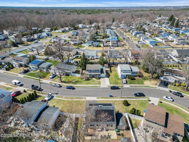 11 Glen Avenue, Old Bridge, NJ 08857