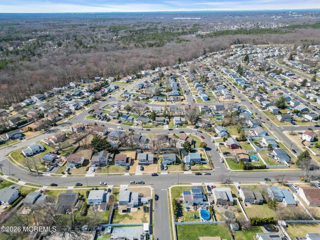 11 Glen Avenue, Old Bridge, NJ 08857