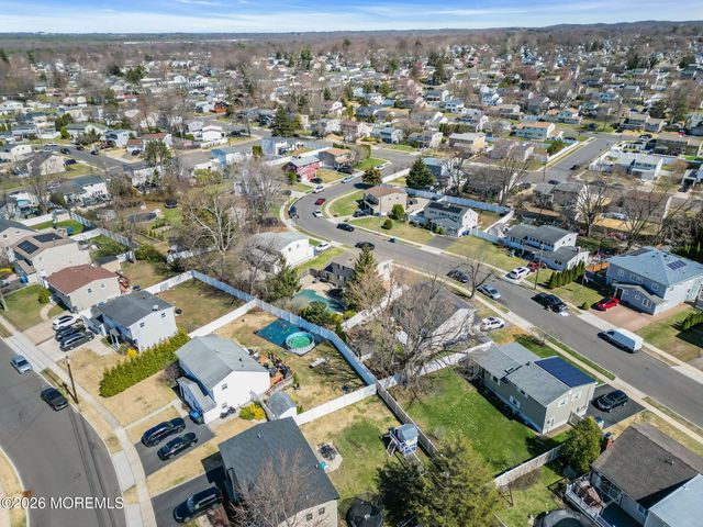 11 Glen Avenue, Old Bridge, NJ 08857