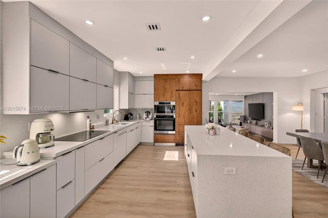 725 NE 81st St, Miami, FL 33138