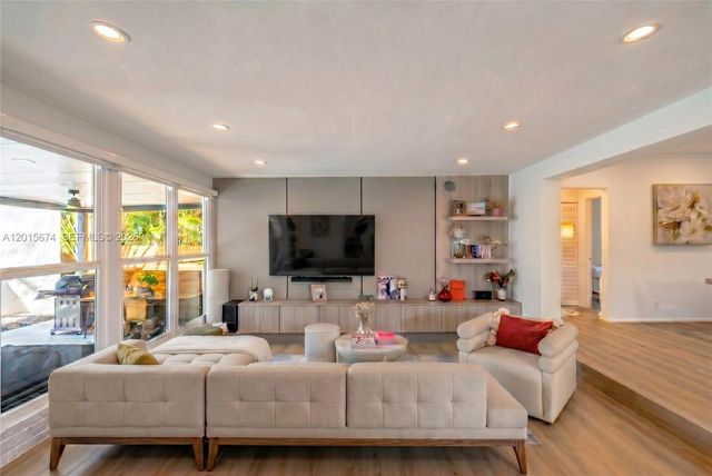 725 NE 81st St, Miami, FL 33138