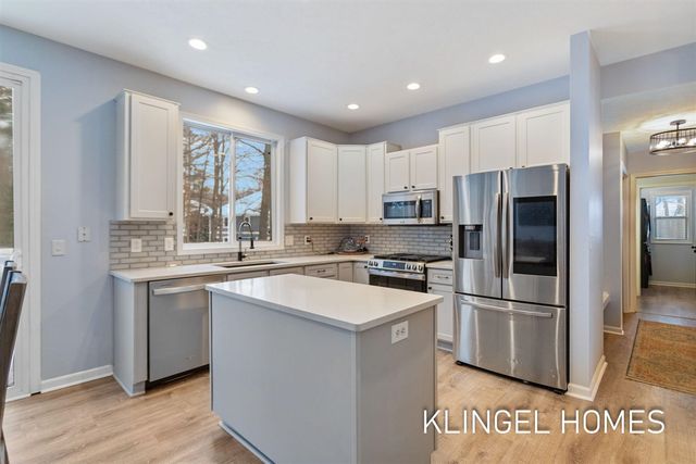 328 Boulder Drive, Norton Shores, MI 49441