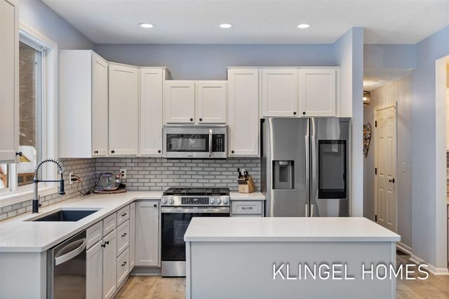 328 Boulder Drive, Norton Shores, MI 49441