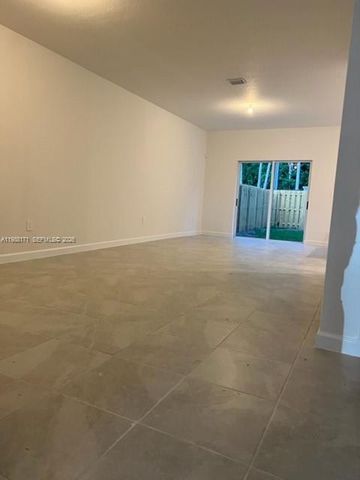 1041 SE 27th Ter 1041, Homestead, FL 33035