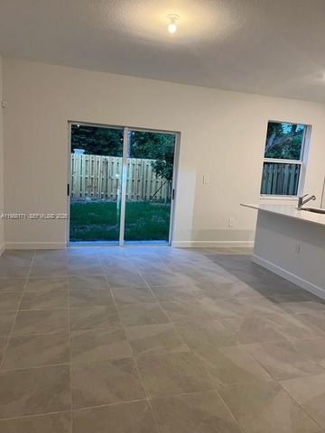 1041 SE 27th Ter 1041, Homestead, FL 33035