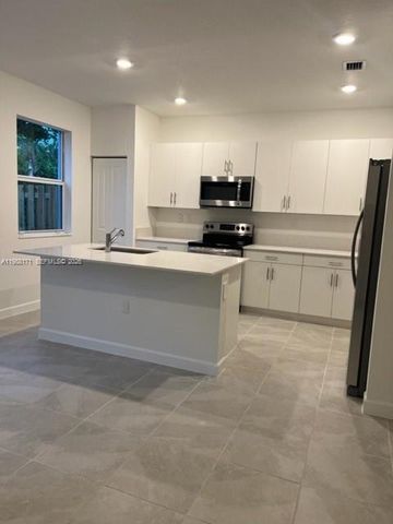 1041 SE 27th Ter 1041, Homestead, FL 33035