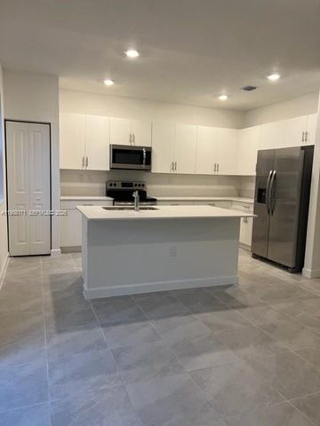 1041 SE 27th Ter 1041, Homestead, FL 33035