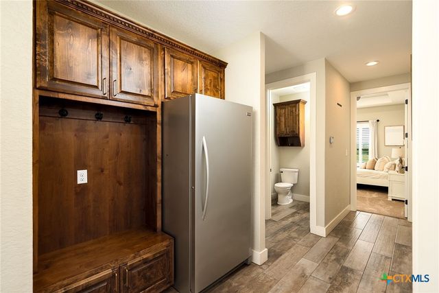 1260 County Road 361, La Vernia, TX 78121