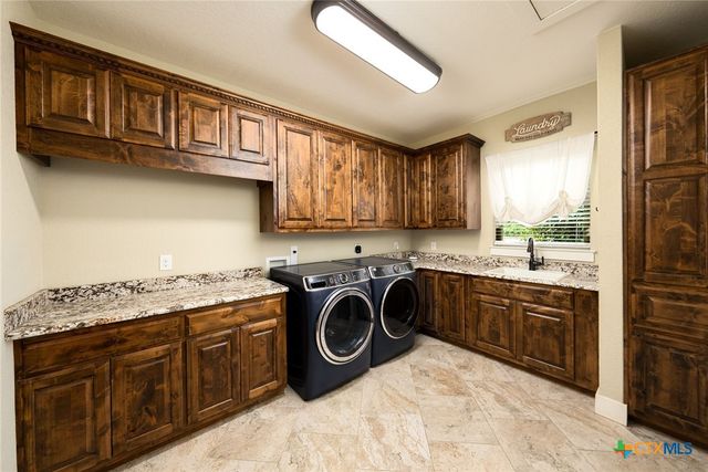 1260 County Road 361, La Vernia, TX 78121