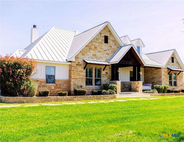 1260 County Road 361, La Vernia, TX 78121