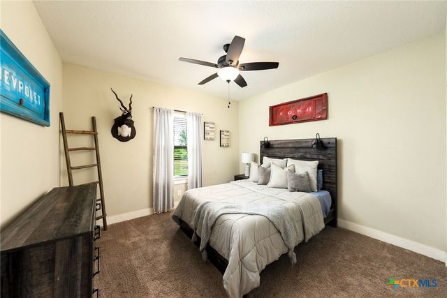 1260 County Road 361, La Vernia, TX 78121