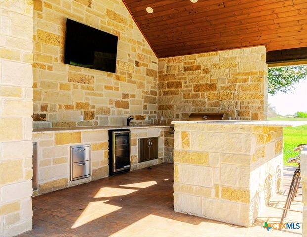 1260 County Road 361, La Vernia, TX 78121