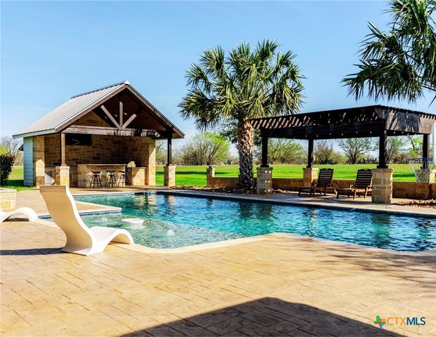 1260 County Road 361, La Vernia, TX 78121