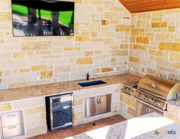 1260 County Road 361, La Vernia, TX 78121