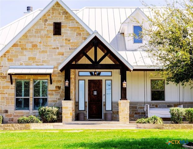1260 County Road 361, La Vernia, TX 78121