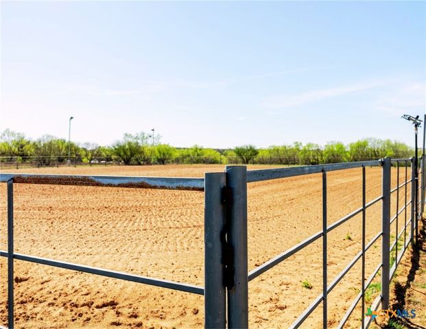 1260 County Road 361, La Vernia, TX 78121