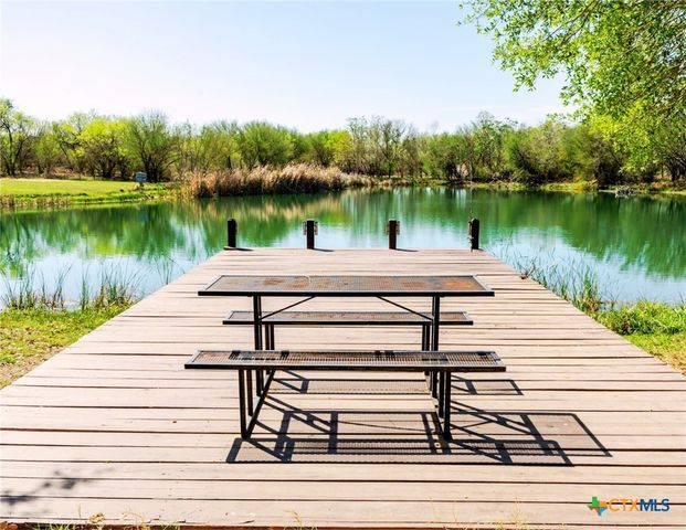1260 County Road 361, La Vernia, TX 78121