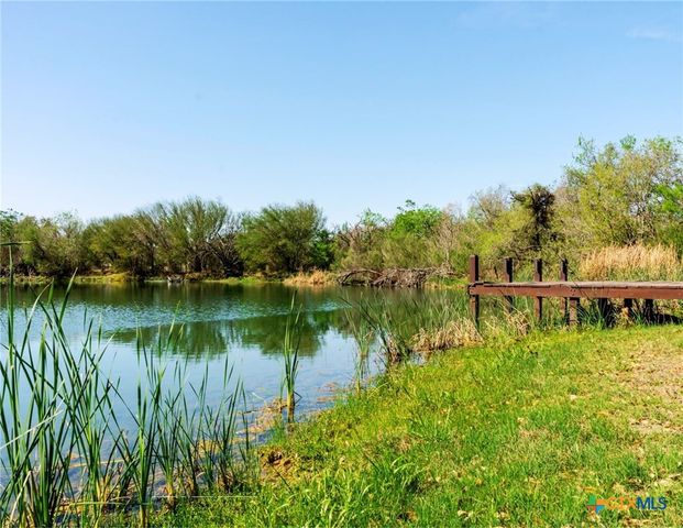 1260 County Road 361, La Vernia, TX 78121
