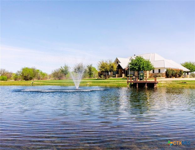1260 County Road 361, La Vernia, TX 78121